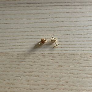 kathleen whitaker short staple studs (pair) gold